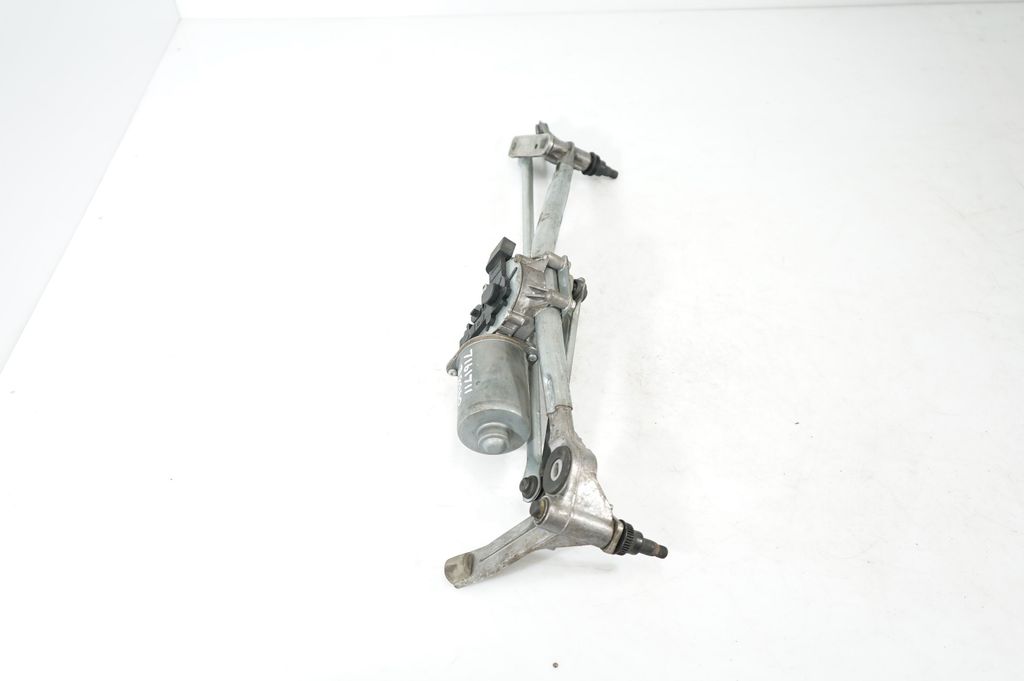 Front wiper linkage and motor (2)