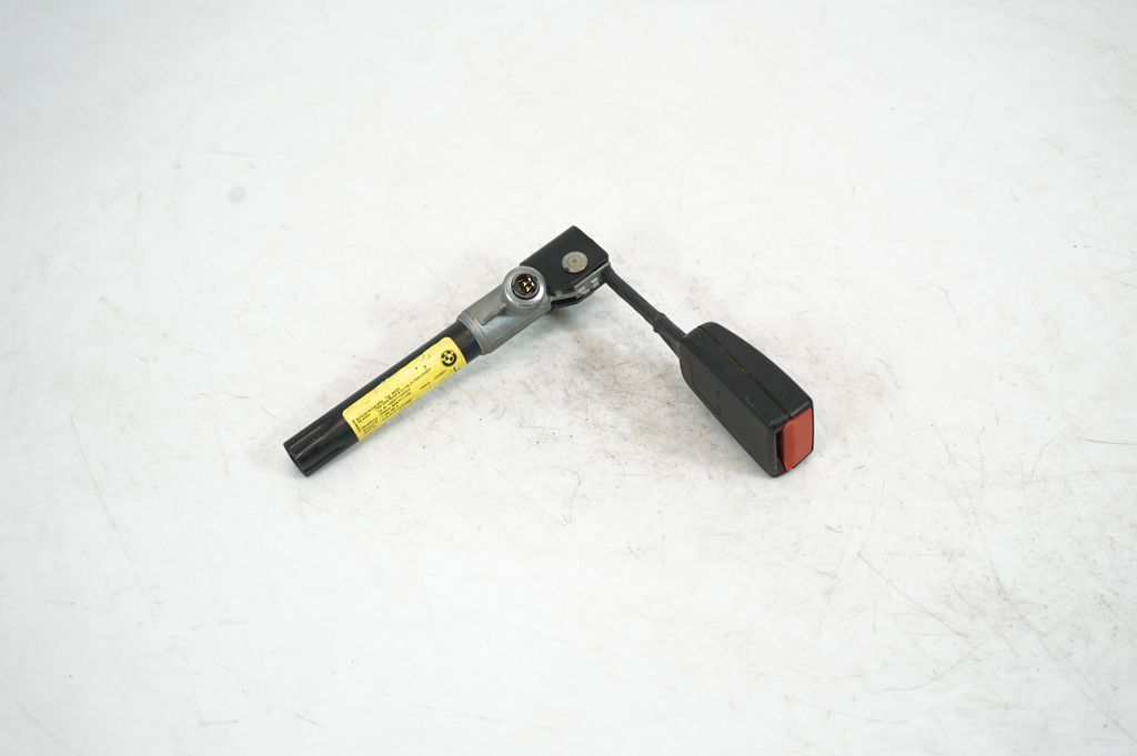 Rear seatbelt buckle (7)