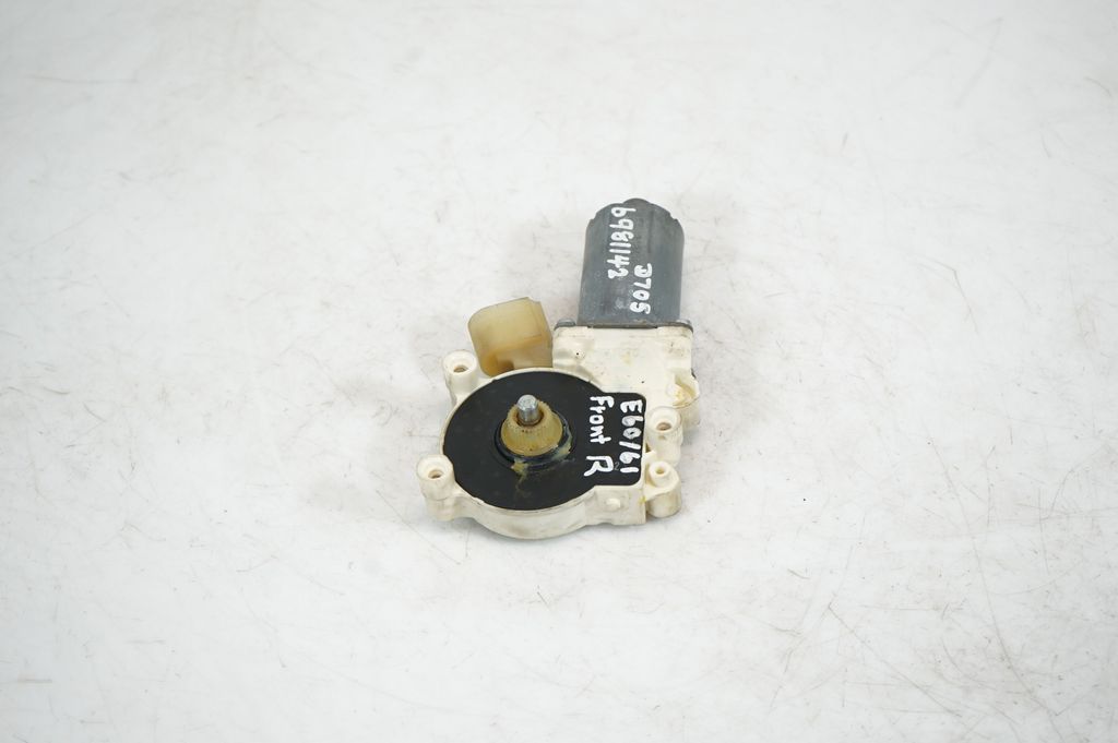 Front door window regulator with motor (2)