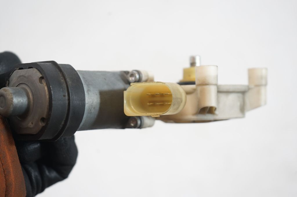 Front door window regulator with motor (6)