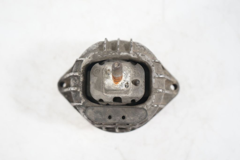 Engine mount bracket (7)