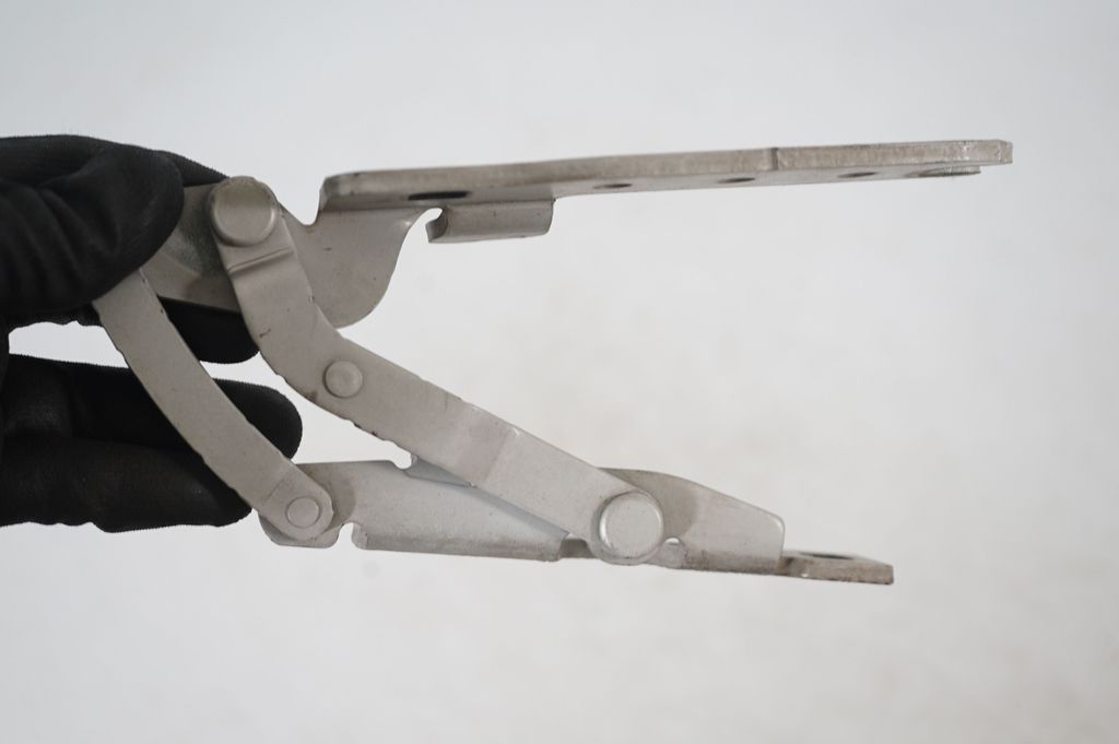 Engine bonnet/hood hinges (6)