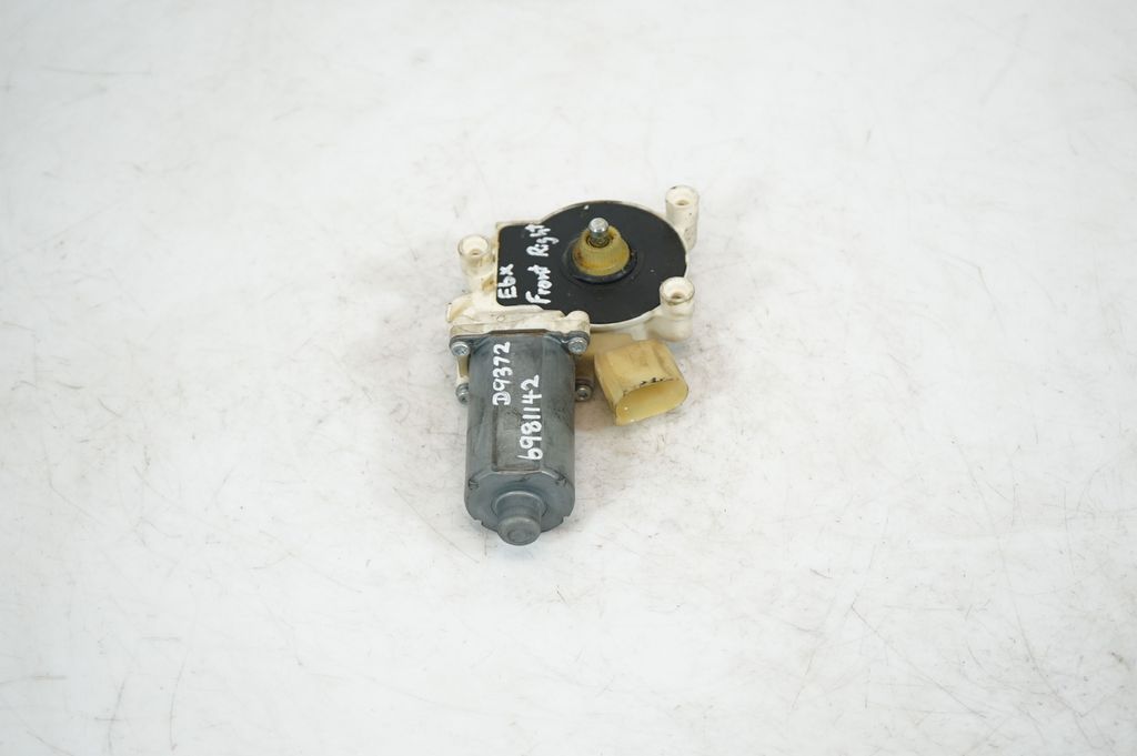 Front door window regulator with motor (2)