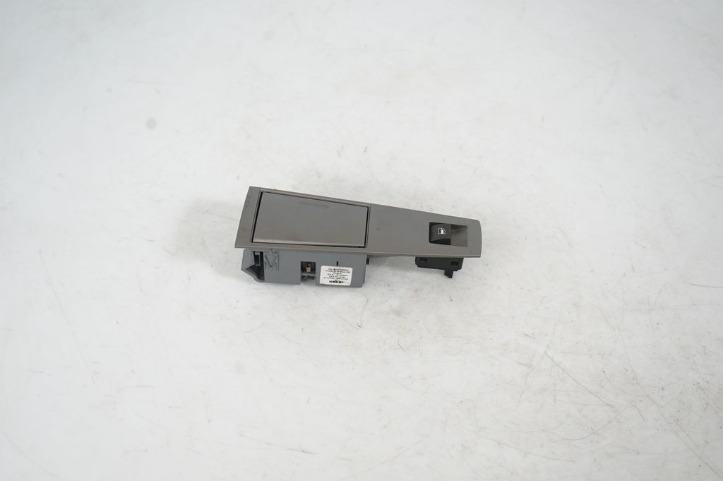 Rear door ashtray (3)