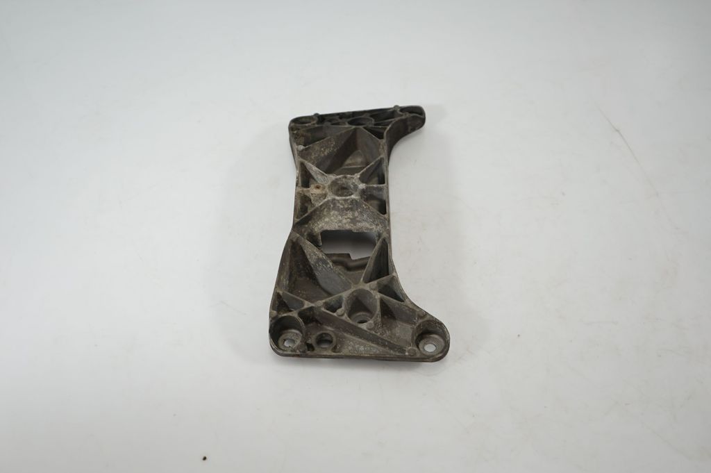 Gearbox mounting bracket (4)