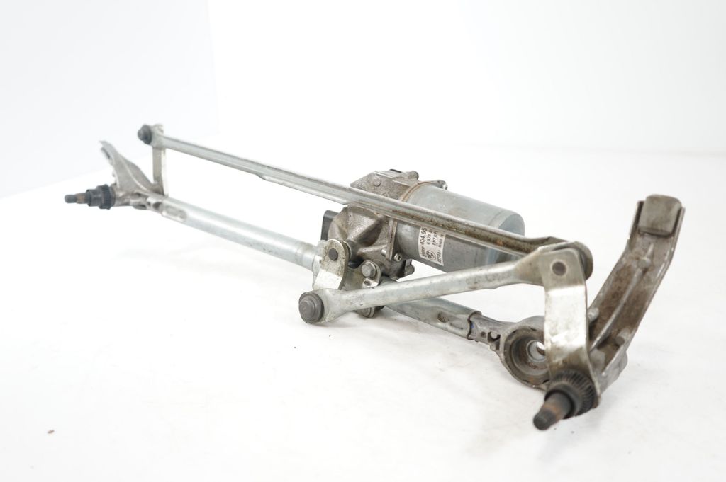 Front wiper linkage and motor (6)