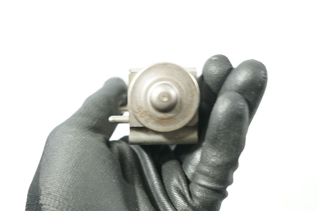 Air conditioning (A/C) expansion valve (8)