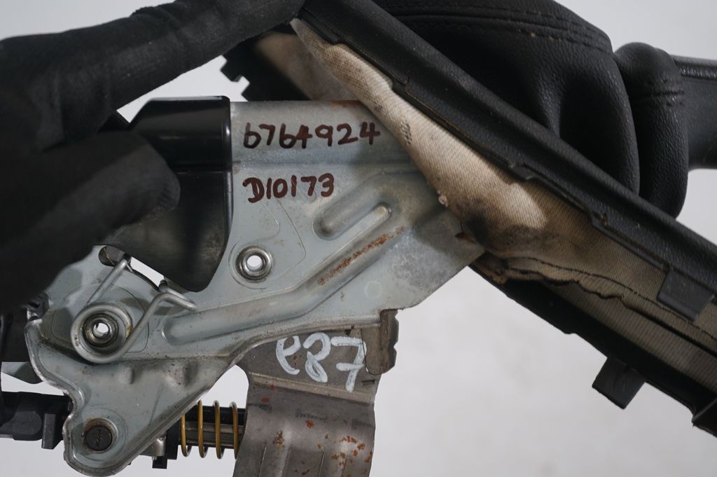 Handbrake/parking brake lever assembly (8)