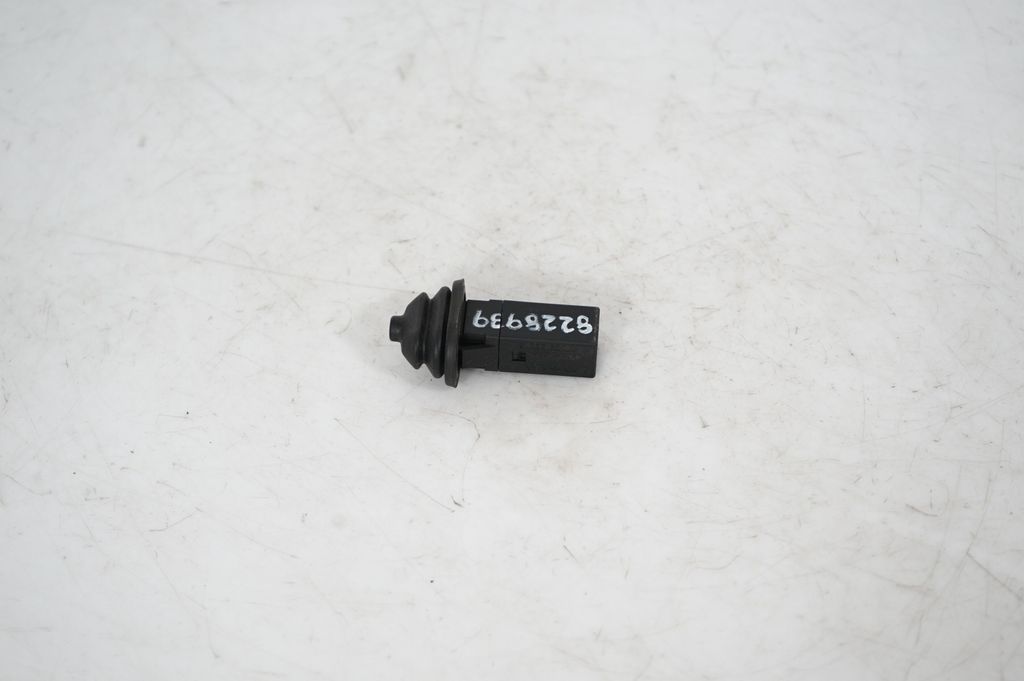 Fuel tank cap lock (3)