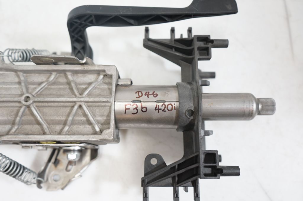 Steering wheel axle (10)