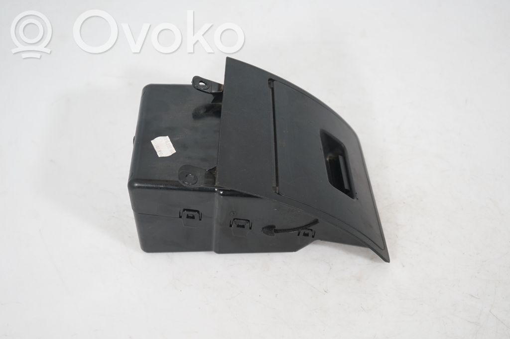 Glove box (4)