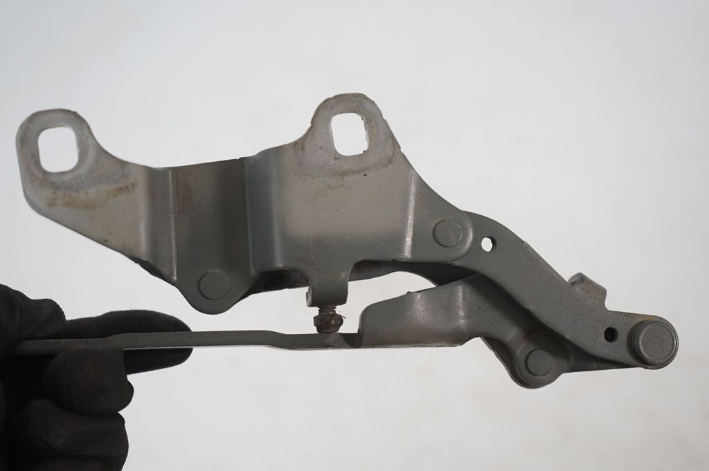 Engine bonnet/hood hinges (6)