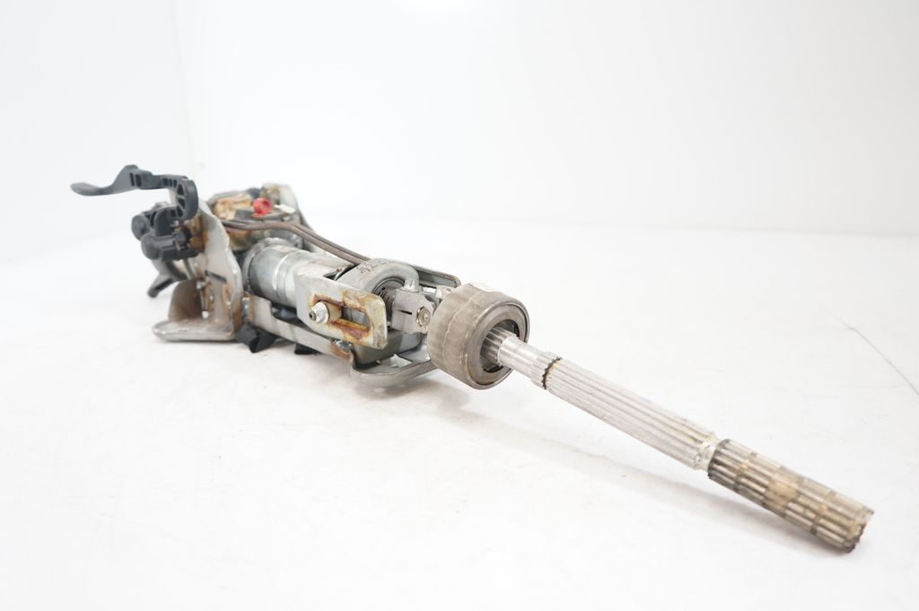 Steering wheel axle (7)