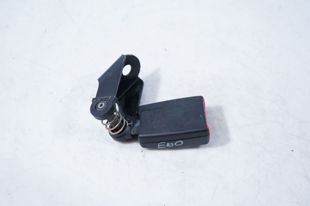 Rear seatbelt buckle (5)