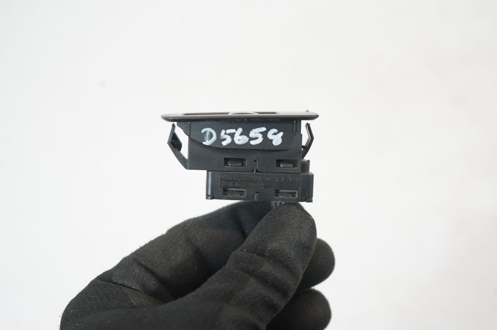 Electric window control switch (8)