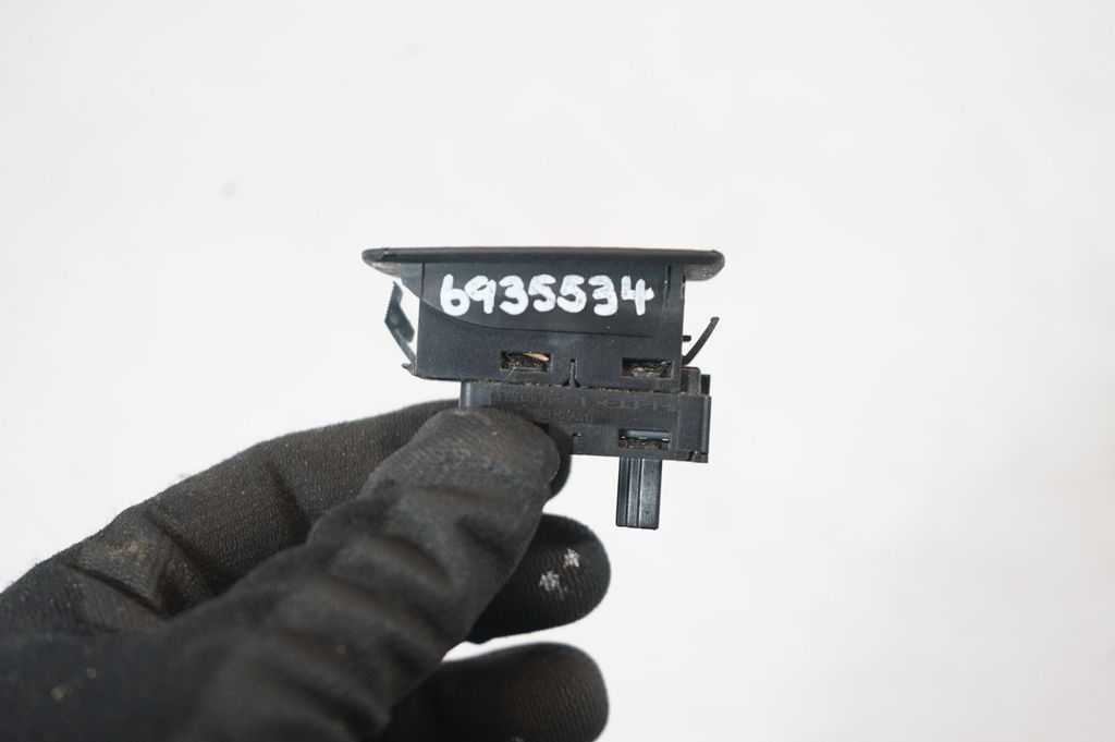 Electric window control switch (8)