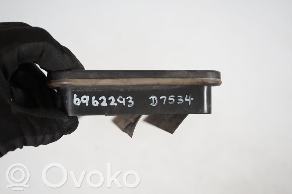 Quarter panel pressure vent (8)