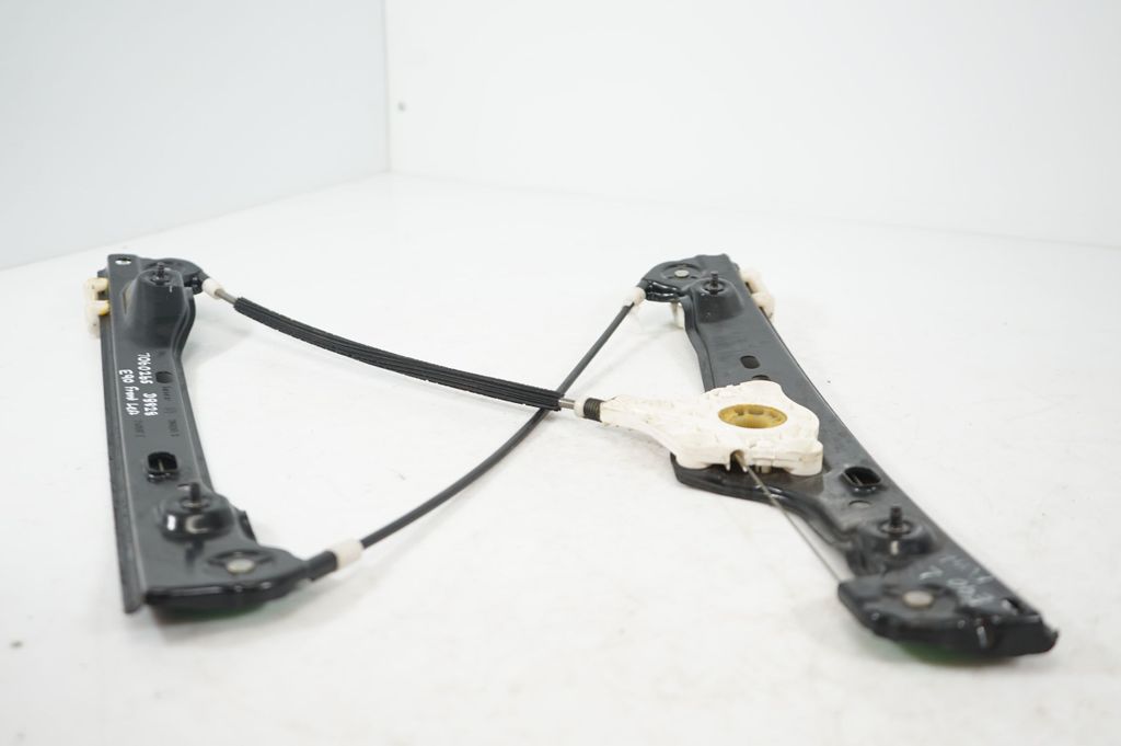 Front door window regulator with motor (7)