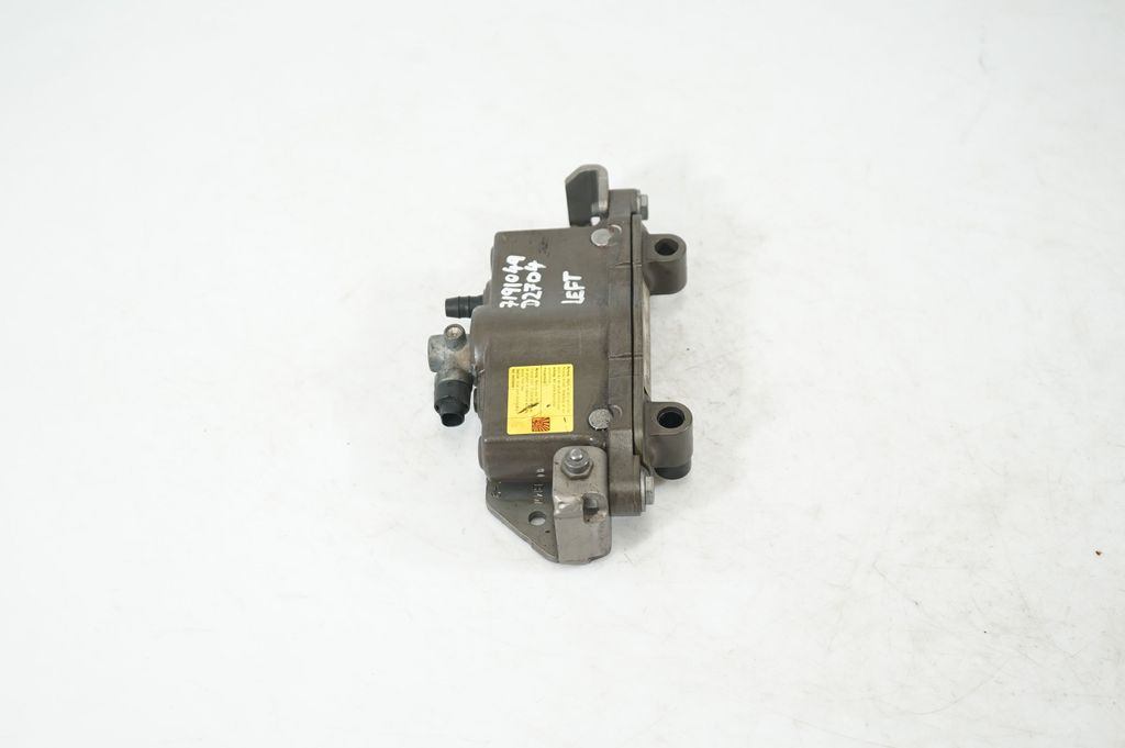 Engine bonnet/hood hinges (4)