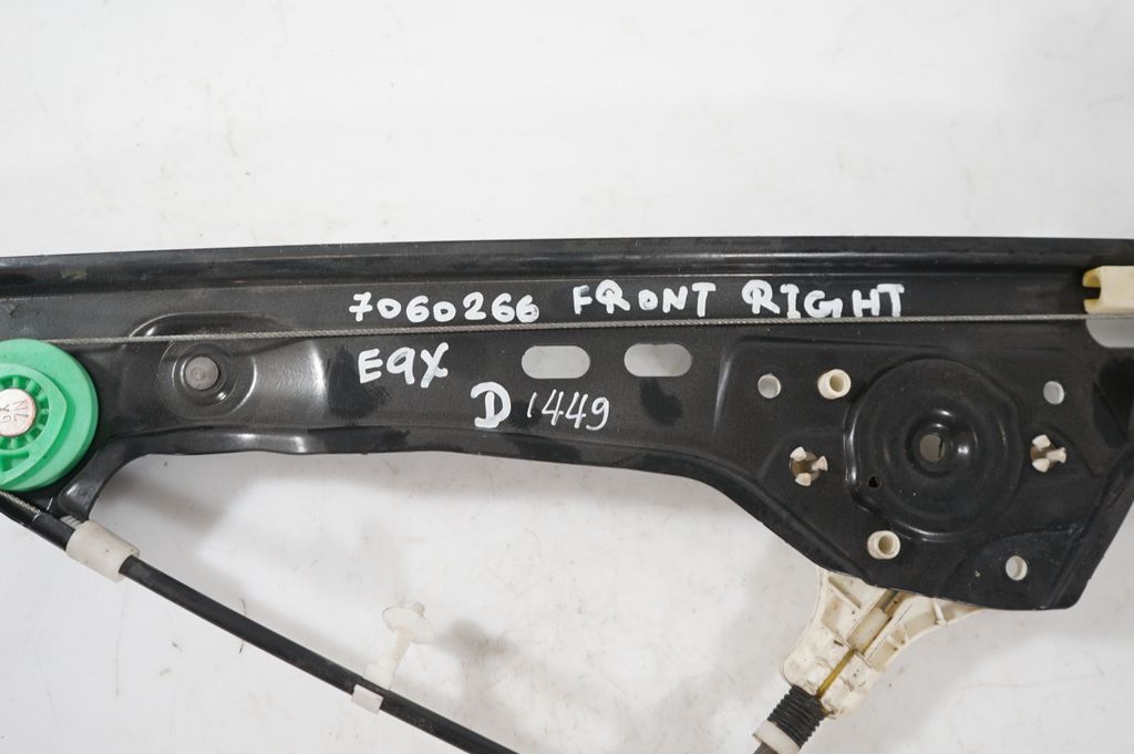 Front door window regulator with motor (9)