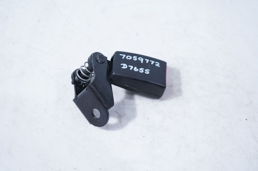 Rear seatbelt buckle (6)