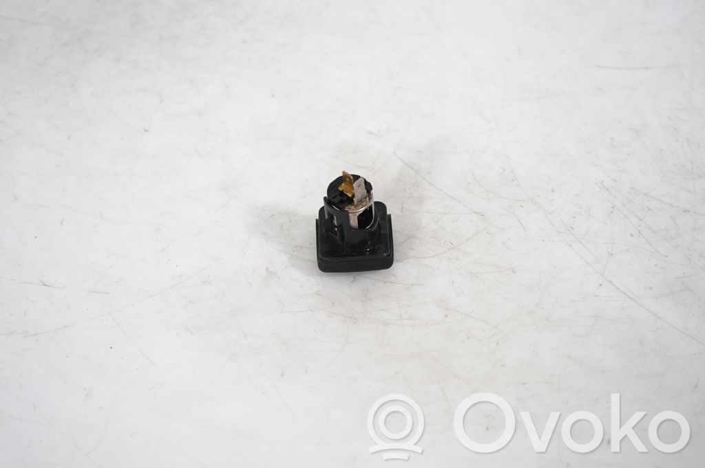 12 V Socket (rear) (5)