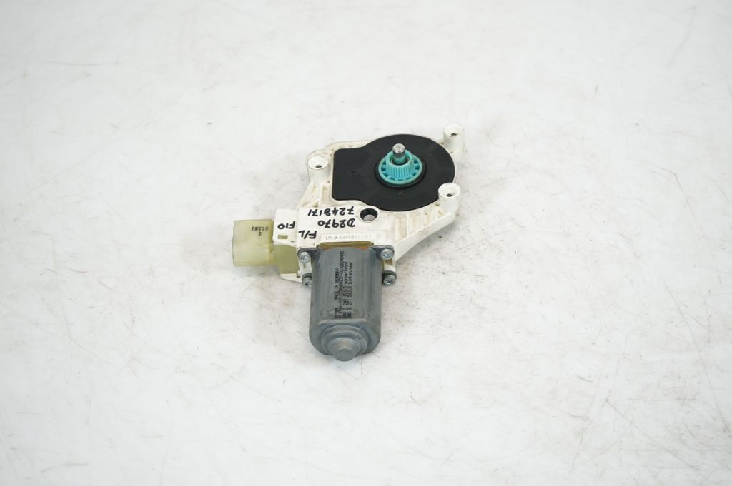 Front door window regulator with motor (4)