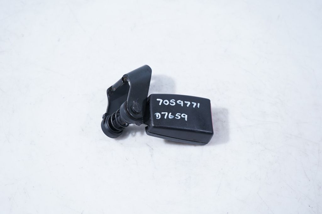 Rear seatbelt buckle (4)