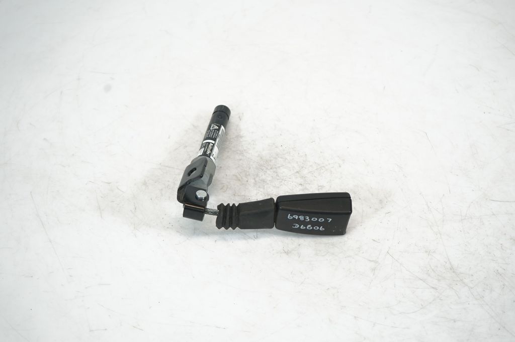 Rear seatbelt buckle (4)