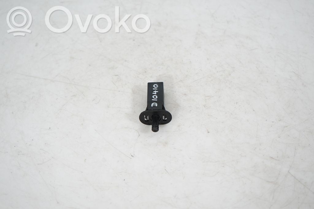Fuel tank cap lock (4)