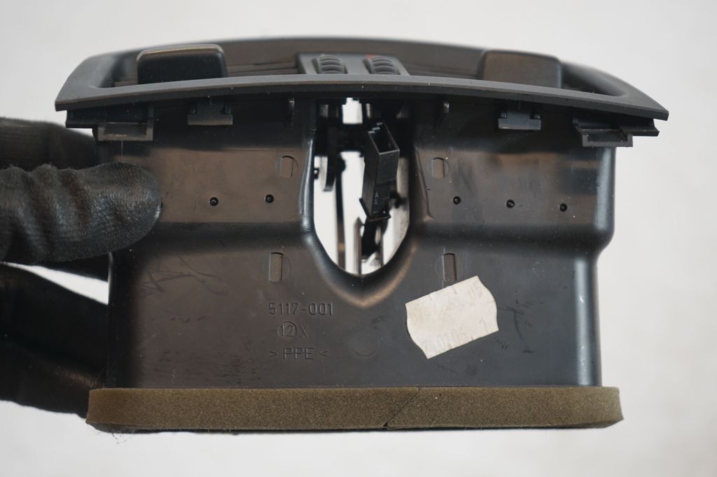 Rear air vent grill (6)