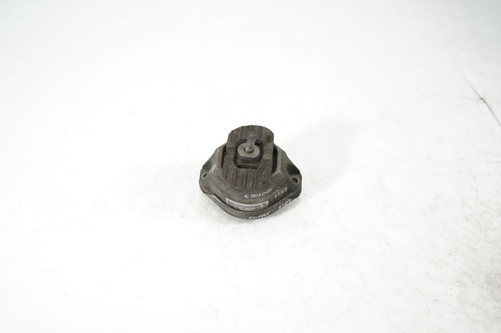 Engine mount bracket