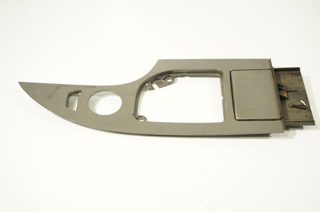 Gear shifter surround trim plastic (4)