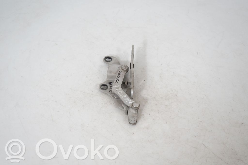 Engine bonnet/hood hinges (4)
