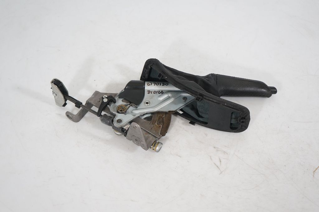 Handbrake/parking brake lever assembly