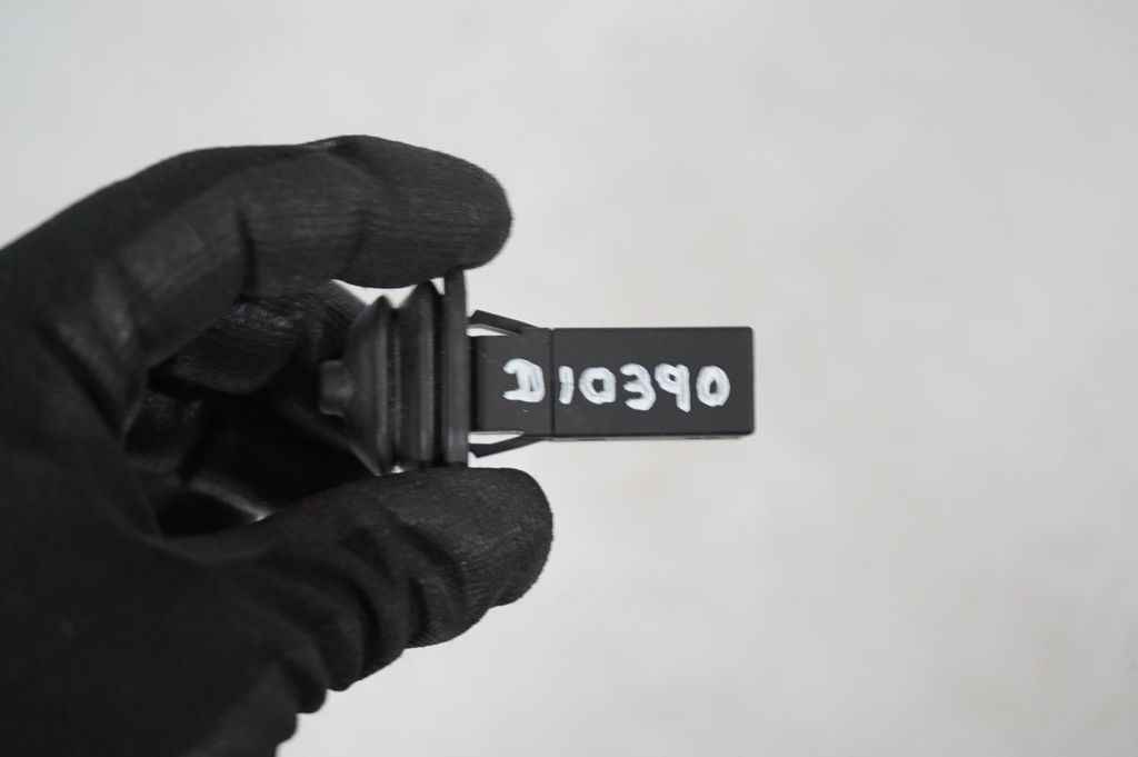 Fuel tank cap lock (7)