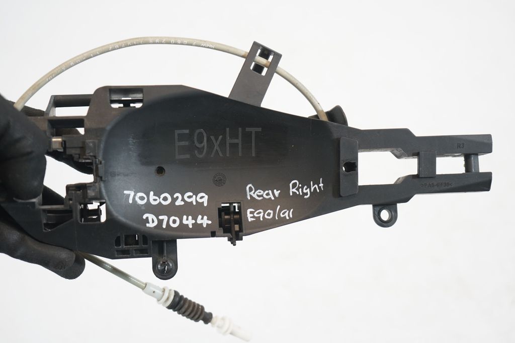 Rear door exterior handle/bracket (7)