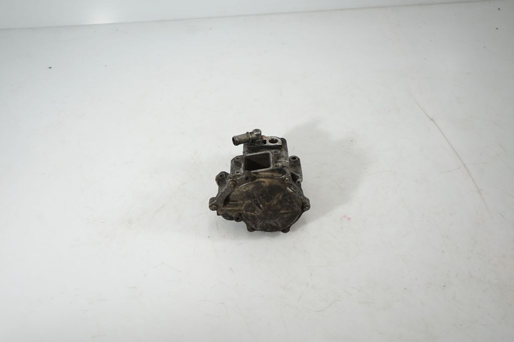 Power steering pump (10)