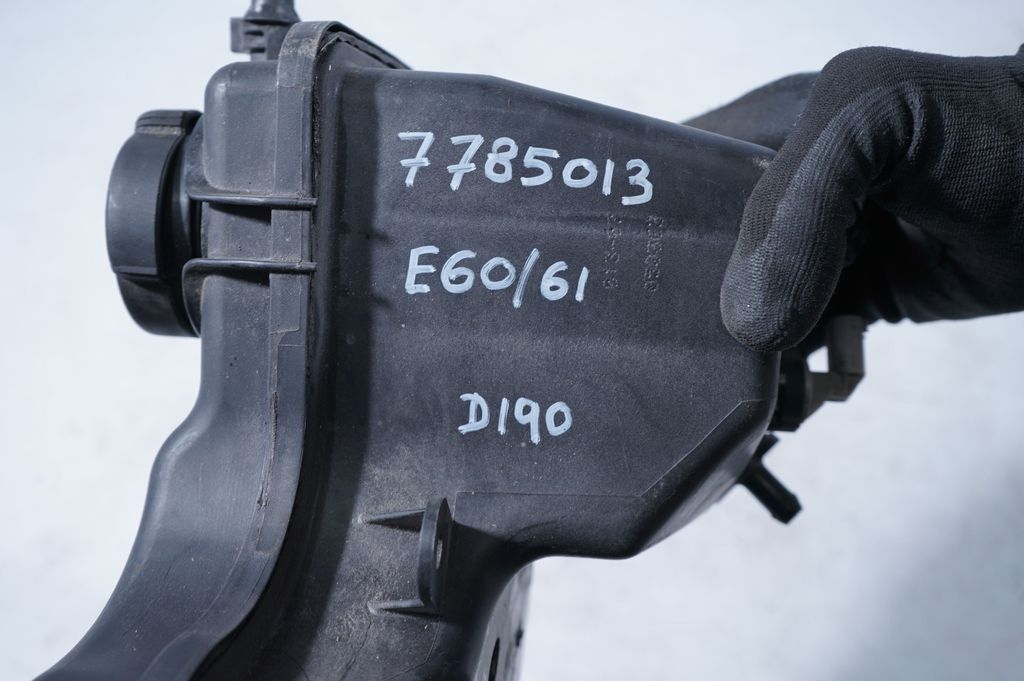 Coolant expansion tank/reservoir (7)