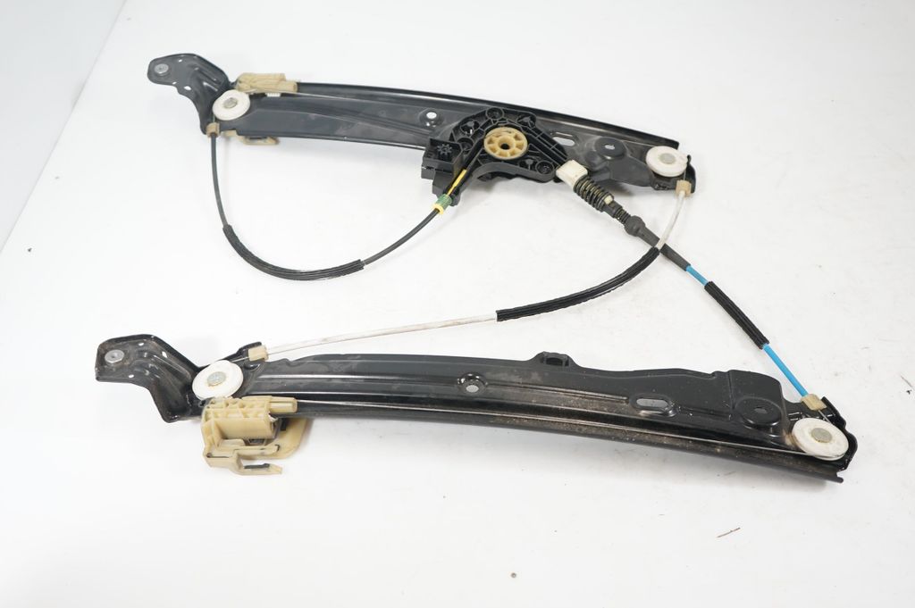 Front door window regulator with motor (7)