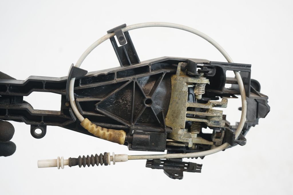 Rear door exterior handle/bracket (6)