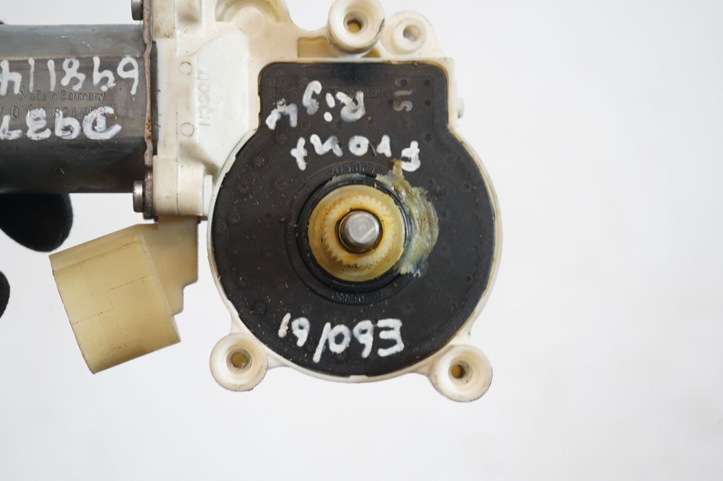 Front door window regulator with motor (7)