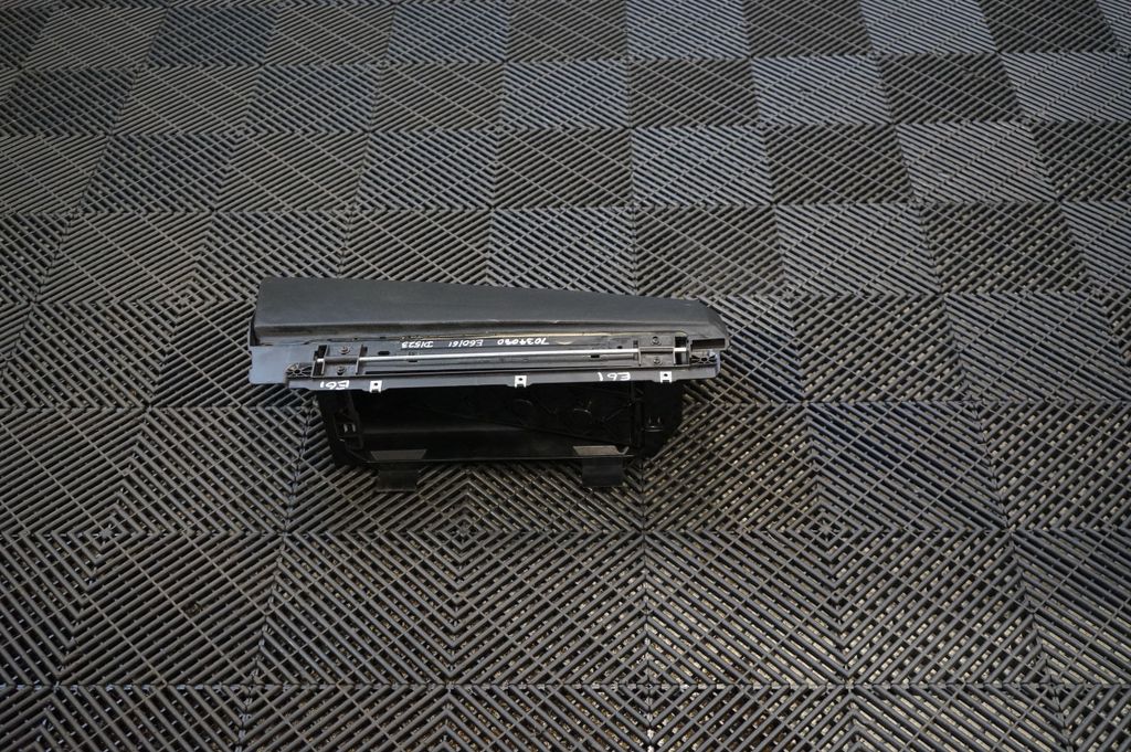 Glove box (3)