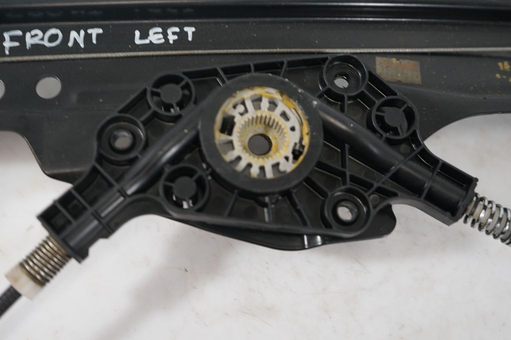 Front door window regulator with motor (8)