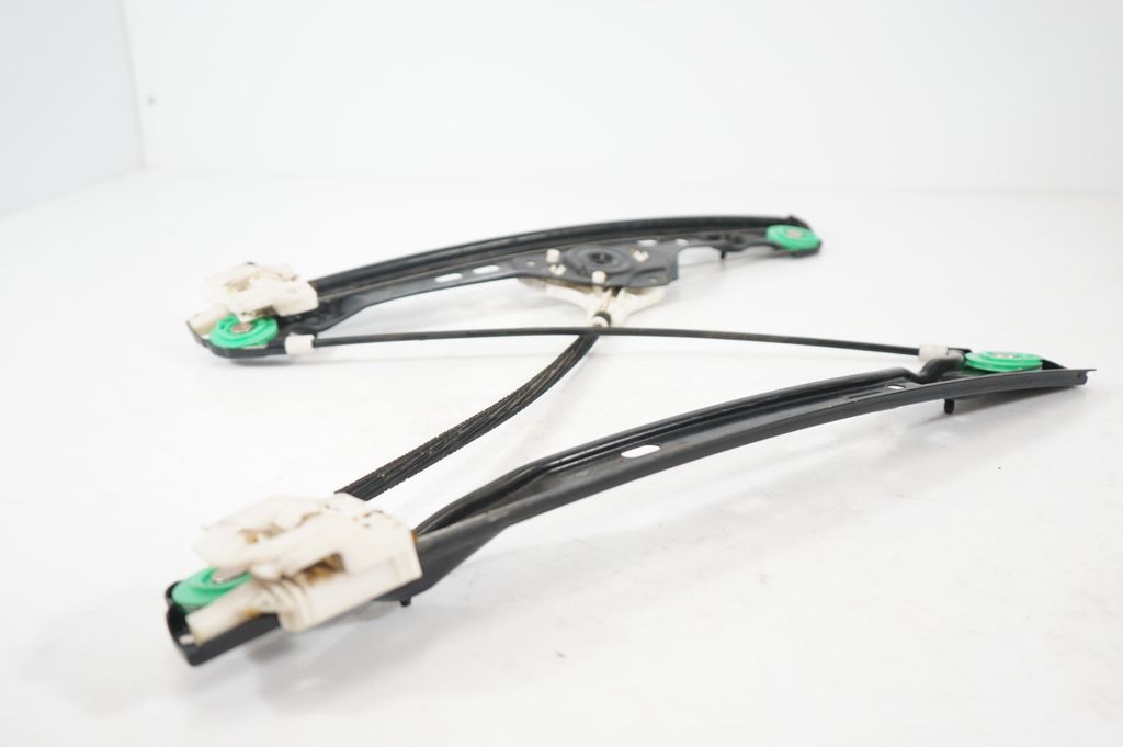 Front door window regulator with motor (7)