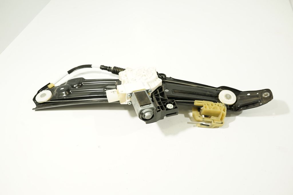 Rear door window regulator with motor (8)