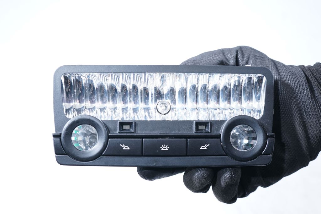 Rear seat light (7)