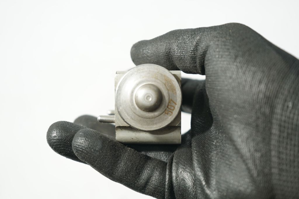 Air conditioning (A/C) expansion valve (8)
