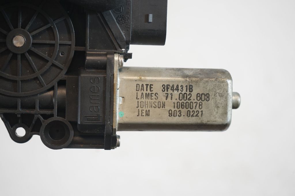 Rear door window regulator with motor (7)