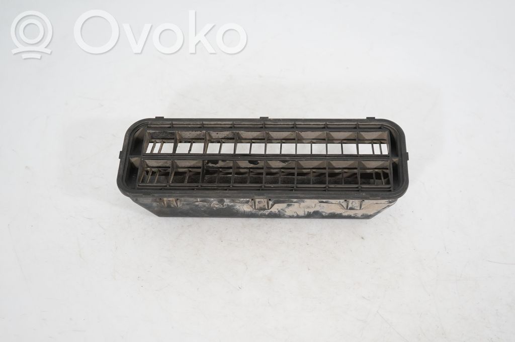 Quarter panel pressure vent